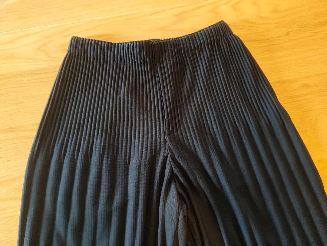 HOMME PLISSE ISSEY MIYAKE BASICS　パンツ　黒色