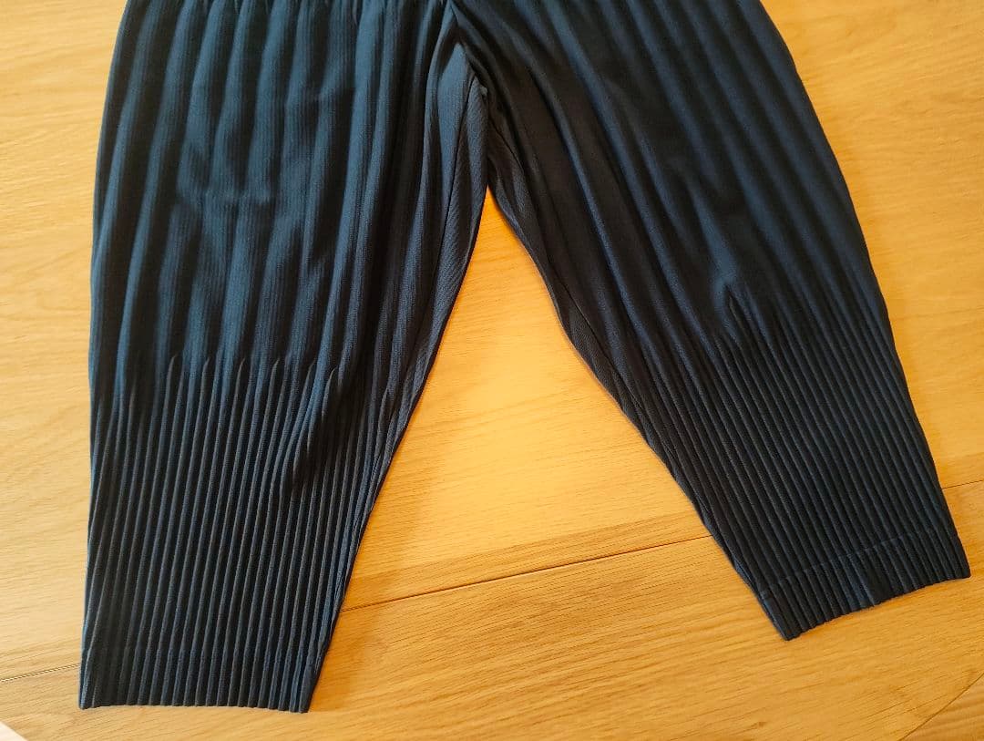 HOMME PLISSE ISSEY MIYAKE BASICS　パンツ　黒色