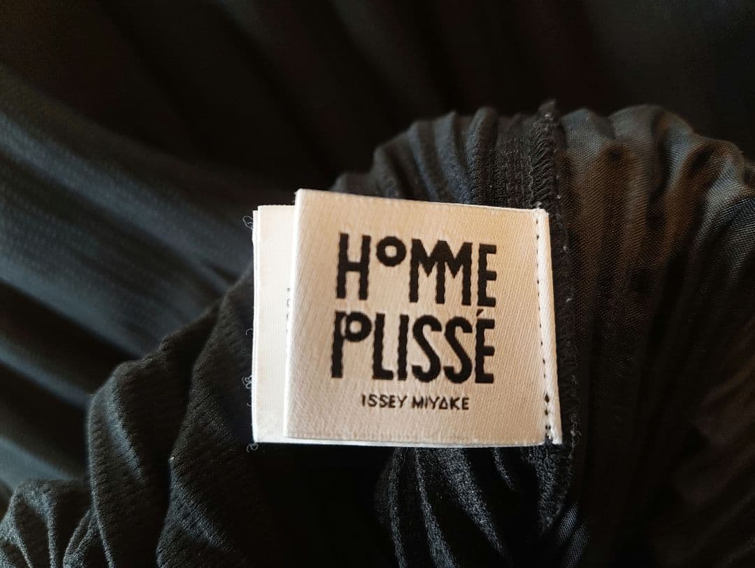 HOMME PLISSE ISSEY MIYAKE BASICS　パンツ　黒色