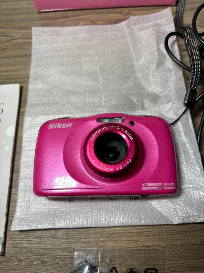 美品　NIKON デジカメ　ピンク　防水　COOLPIX W100