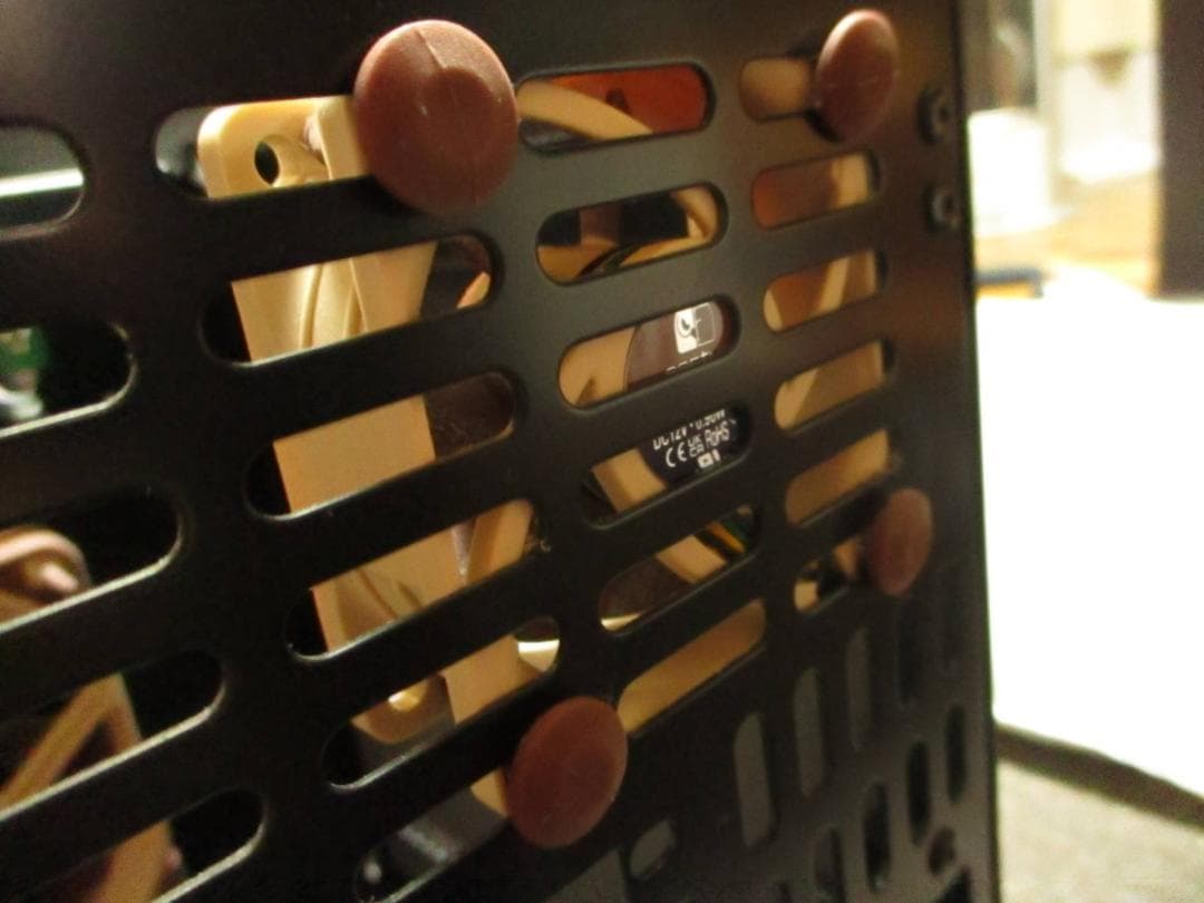 Abee acubic CS01 (Noctuaファン付き)