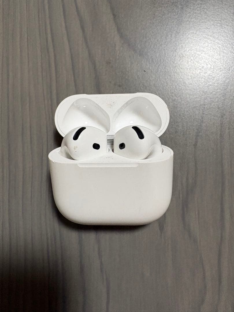 AirPods 4 本体 充電ケース付き　ノイズキャンセル搭載　箱あり
