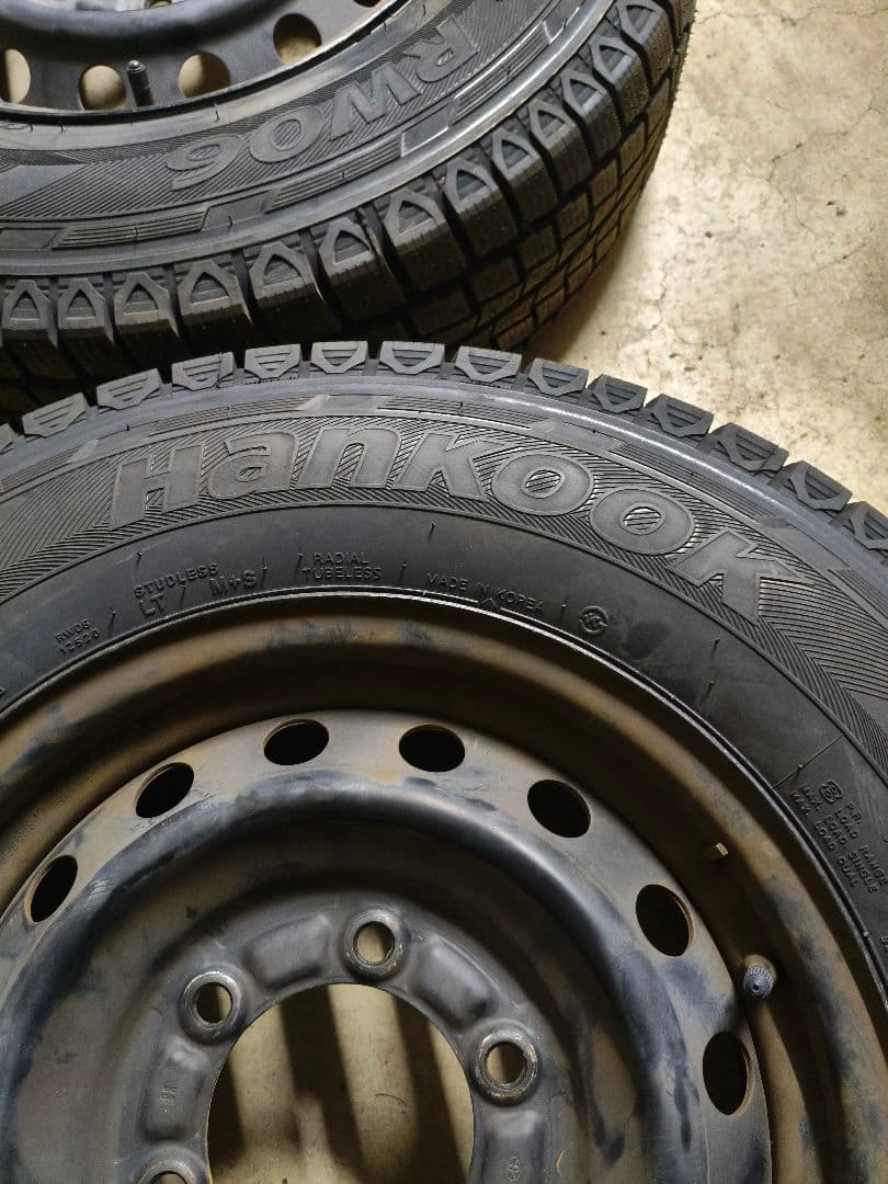 ハイエース・キャラバン用　新品スタッドレスタイヤ　4本セット