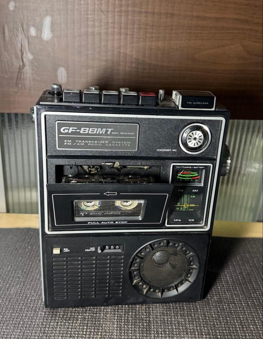 SHARF GF-88MT FM/AMラジオカセットレコーダー。