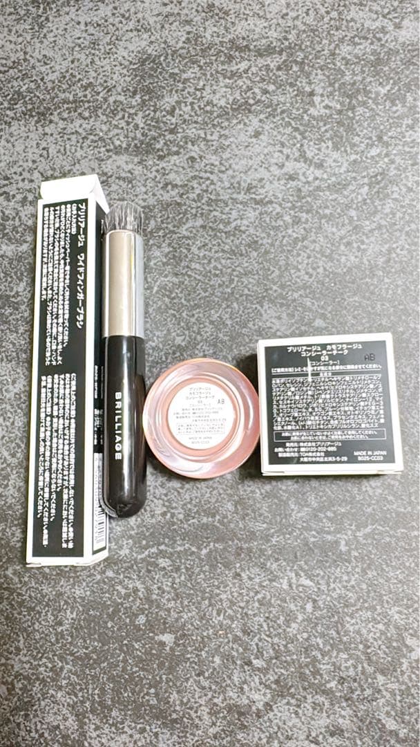 ブリリアージュ　カモフラージュコンシーラーチーク 03・ワイドフィンガーブラシ