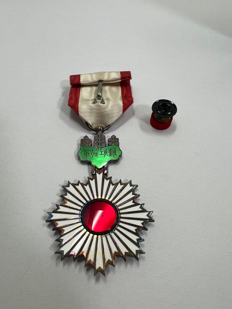 日本国 勲章 記章 昭和後〜平成初期 勲四等旭日小綬章 略綬 共箱