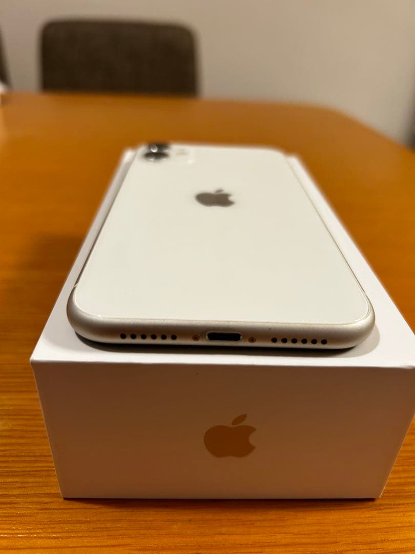 【値下げ】Apple iPhone 11 ホワイト 本体