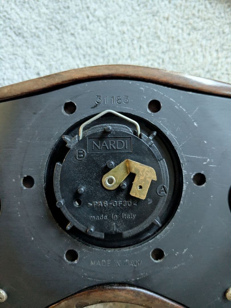 NARDI 4本スポークステアリング