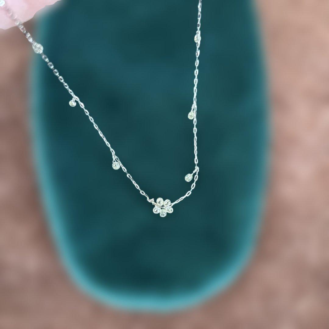 k18white gold花モチーフ ネックレス