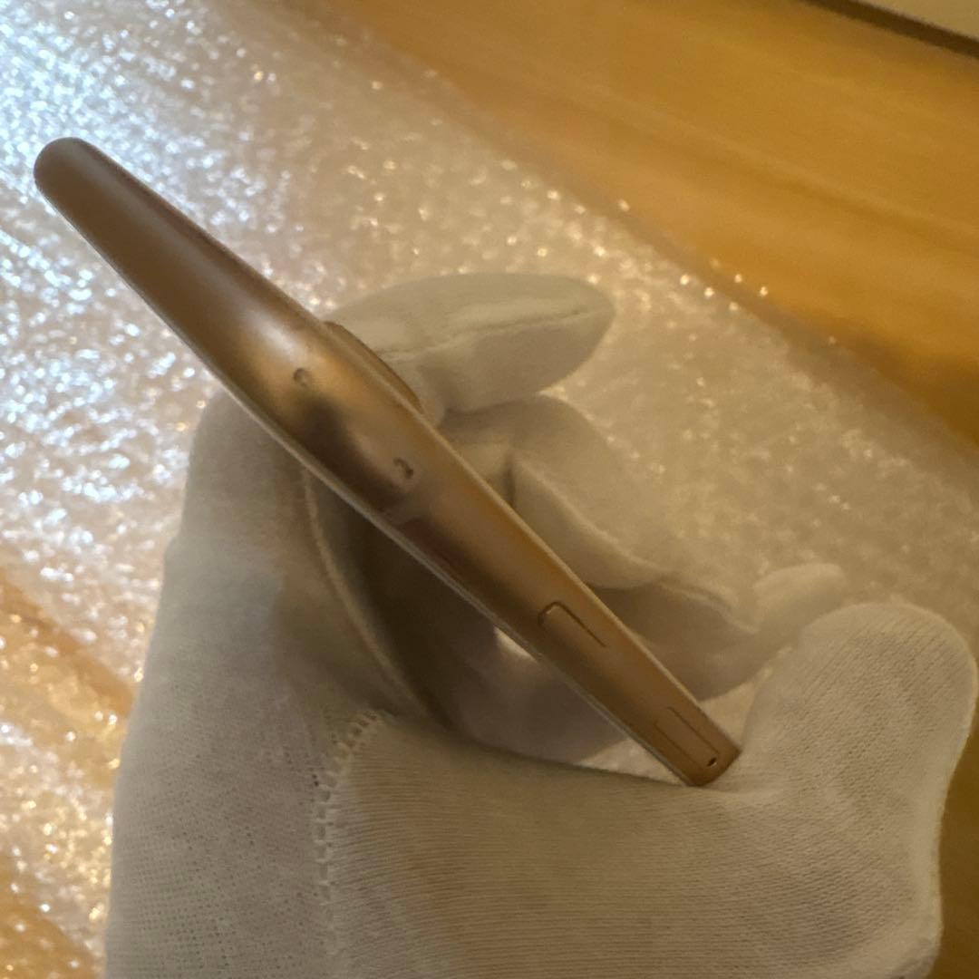 iPhone 8 ゴールド本体