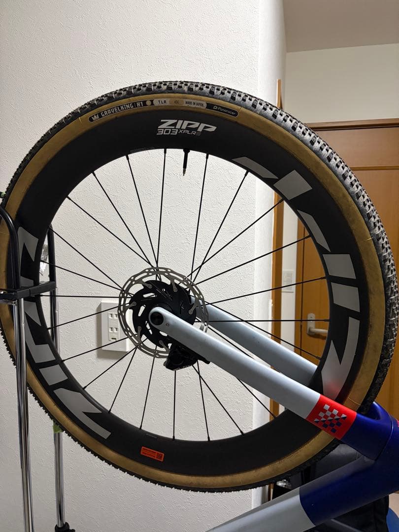 【ちねりらいだー】ZIPP303XPLR S 前後ホイールセット+タイヤ