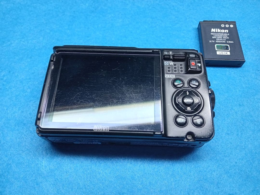 Nikon　COOLPIX　w300 レッド