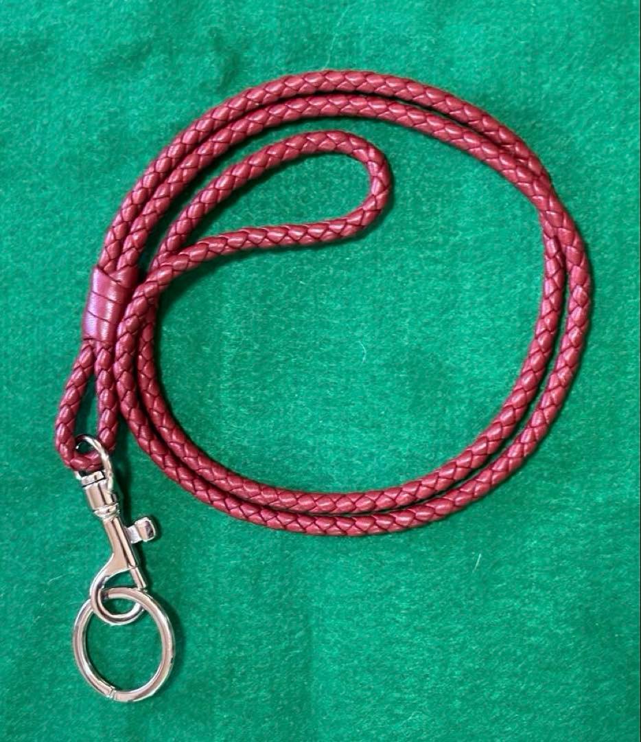 BOTTEGA VENETAイントレチャートレザーネックストラップ(赤)