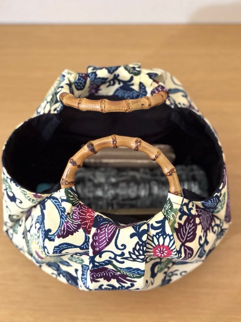 和装バック　着物バック　琉球紅型　紅型生地　菊と蝶（白)入学卒業結婚式七五三振袖