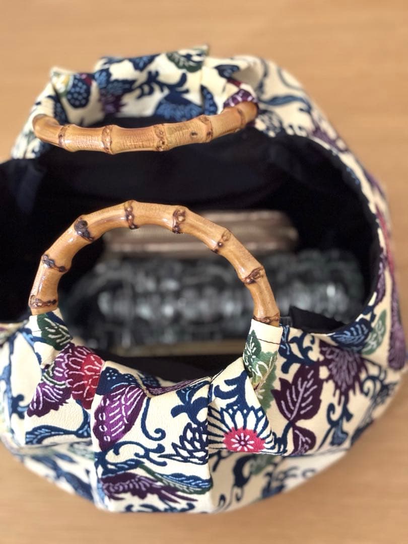 和装バック　着物バック　琉球紅型　紅型生地　菊と蝶（白)入学卒業結婚式七五三振袖