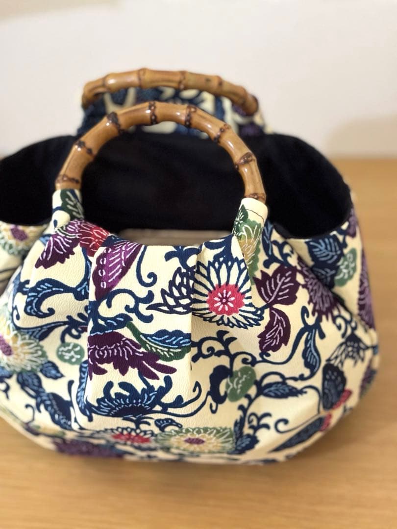 和装バック　着物バック　琉球紅型　紅型生地　菊と蝶（白)入学卒業結婚式七五三振袖