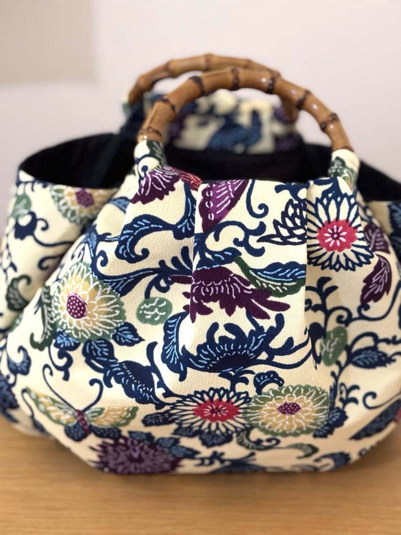 和装バック　着物バック　琉球紅型　紅型生地　菊と蝶（白)入学卒業結婚式七五三振袖