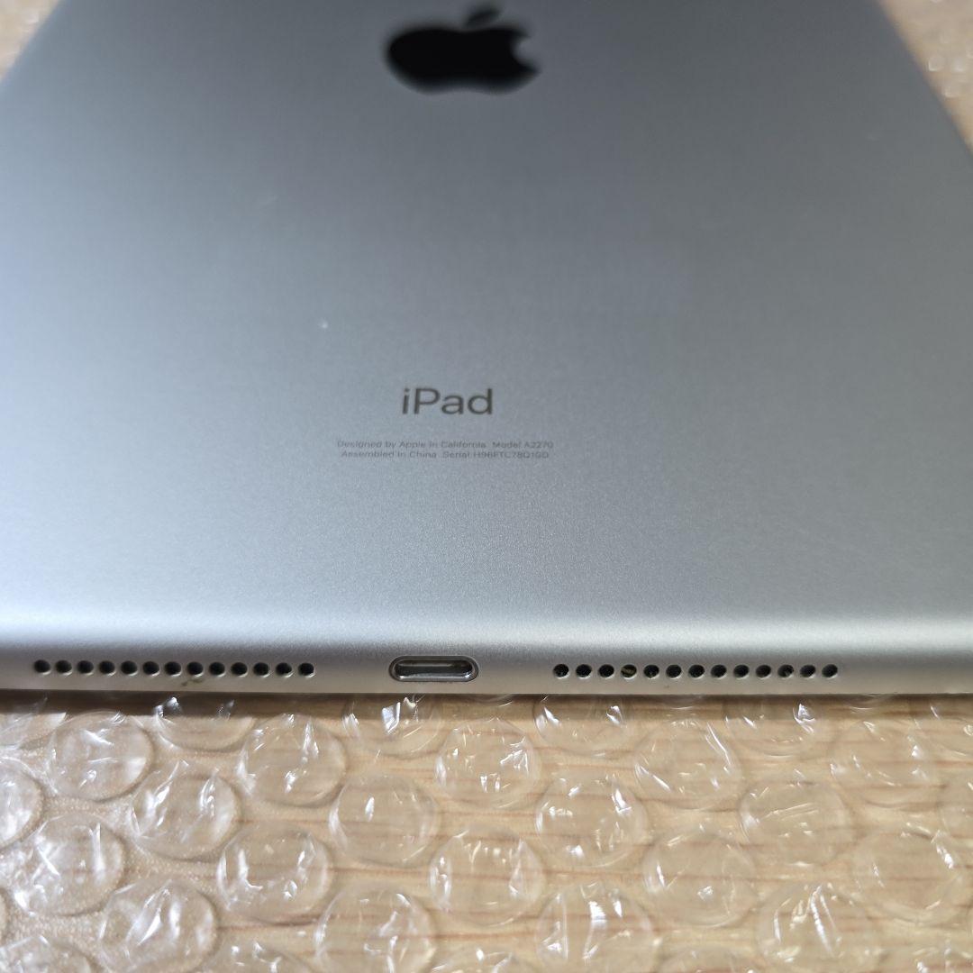 a*m様 iPad 8◼️バッテリー良品◼️純正充電ケーブルアダプタ付属■205