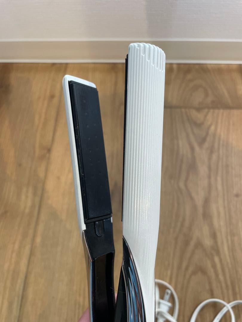 リファ　ストレートアイロン　ホワイト　美品