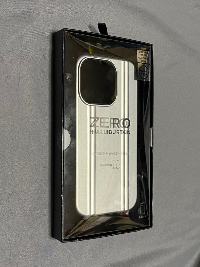 ZERO HALLIBURTON iPhone16Pro用ケース シルバー