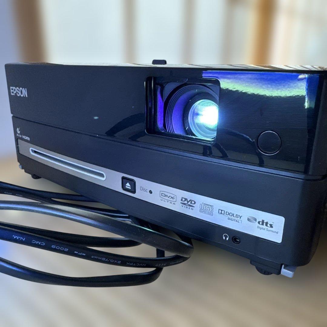 プロジェクター本体、モバイルスクリーンセット【値下げ交渉応じます】