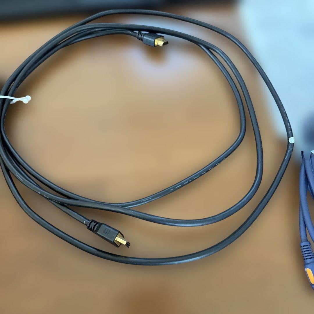 プロジェクター本体、モバイルスクリーンセット【値下げ交渉応じます】