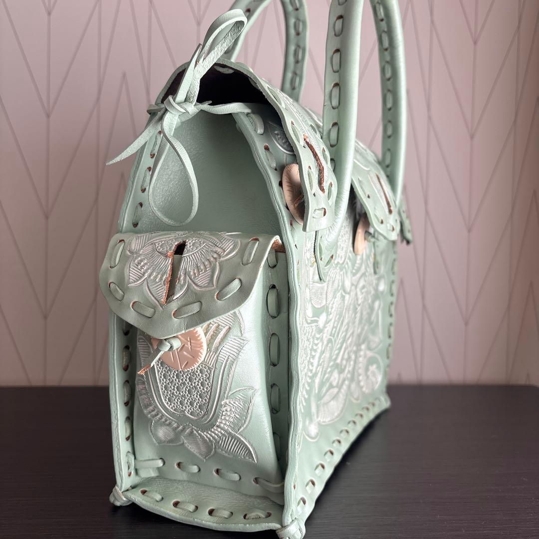 カービングトライブス　ミントグリーン　美品　ハンドバッグ　カービングトライブス