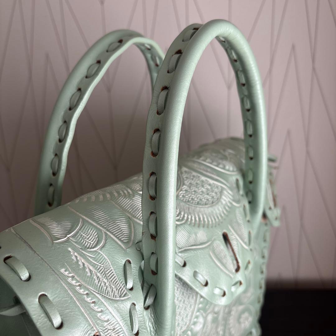 カービングトライブス　ミントグリーン　美品　ハンドバッグ　カービングトライブス