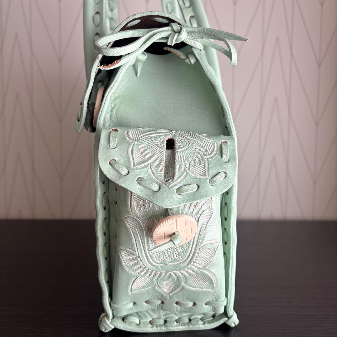 カービングトライブス　ミントグリーン　美品　ハンドバッグ　カービングトライブス