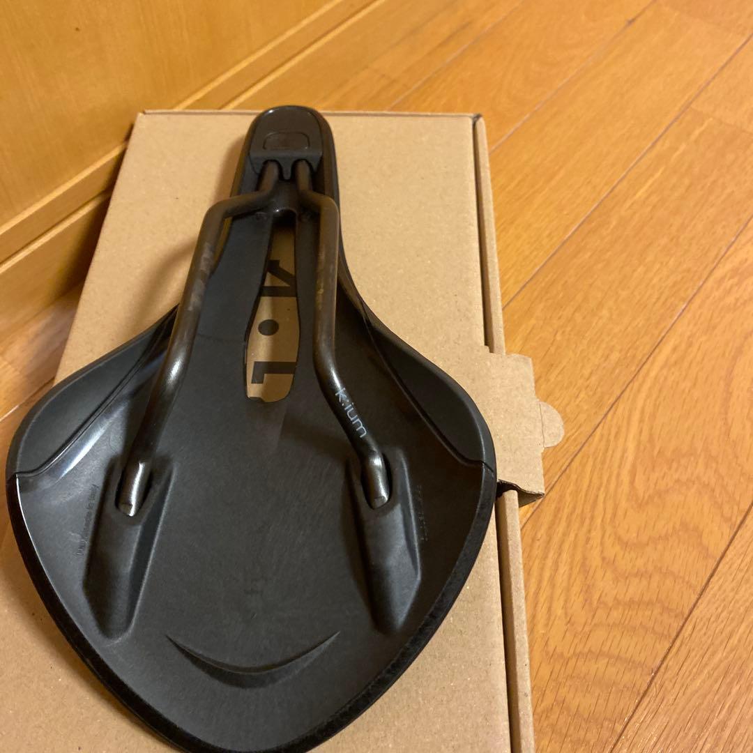 ALIANTE R3 サドル 145mm ブラック