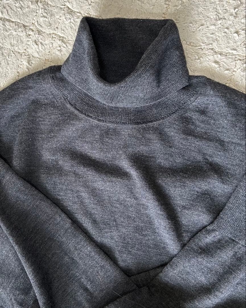 THE SOVEREIGN HOUSE ハイゲージ タートルネックニット