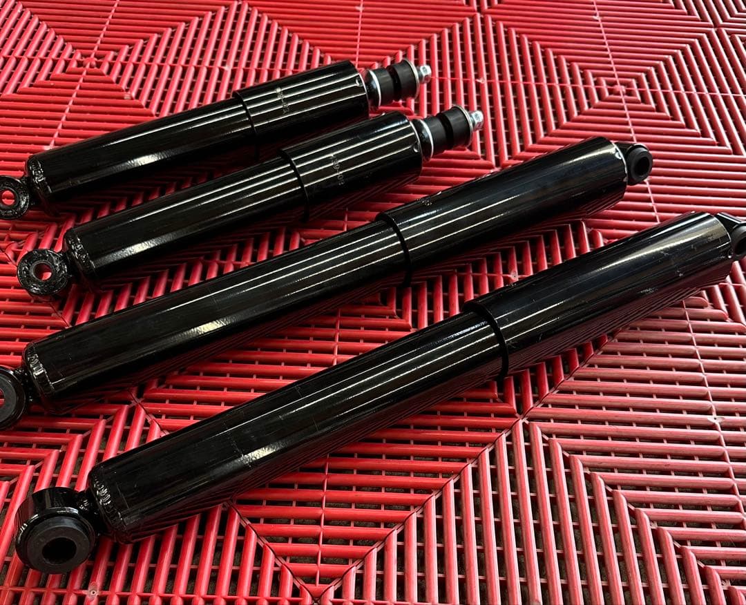 200系 ハイエース ローダウン車専用ショートショック前後セット　美品