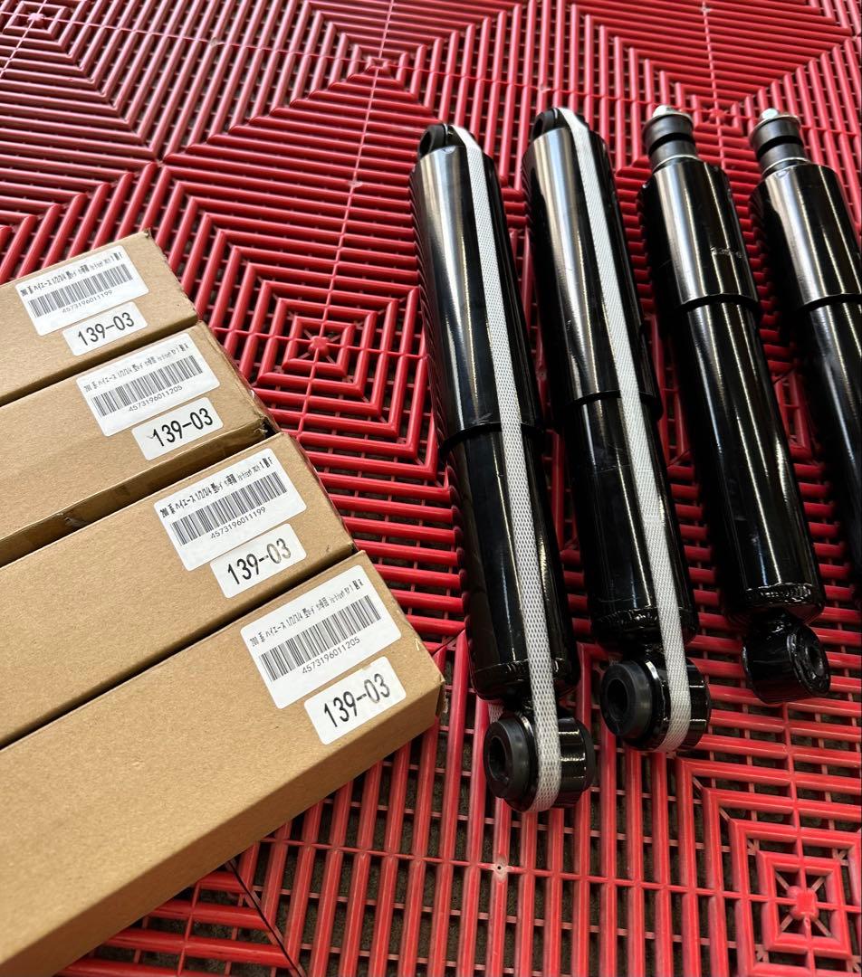 200系 ハイエース ローダウン車専用ショートショック前後セット　美品