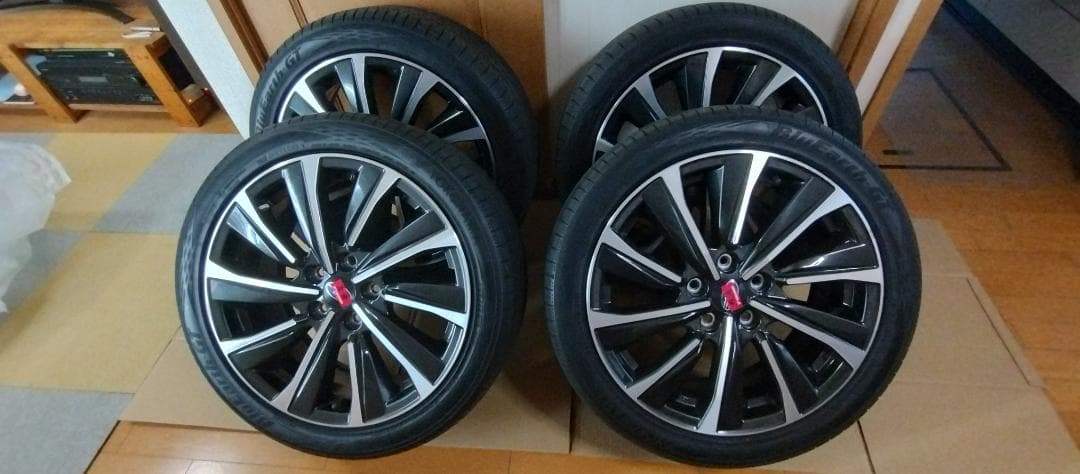 taku様 【送料込み・値下げ】 レヴォーグSTI VN5 純正ホイールとタイヤ