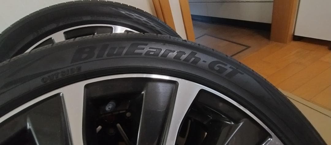 taku様 【送料込み・値下げ】 レヴォーグSTI VN5 純正ホイールとタイヤ