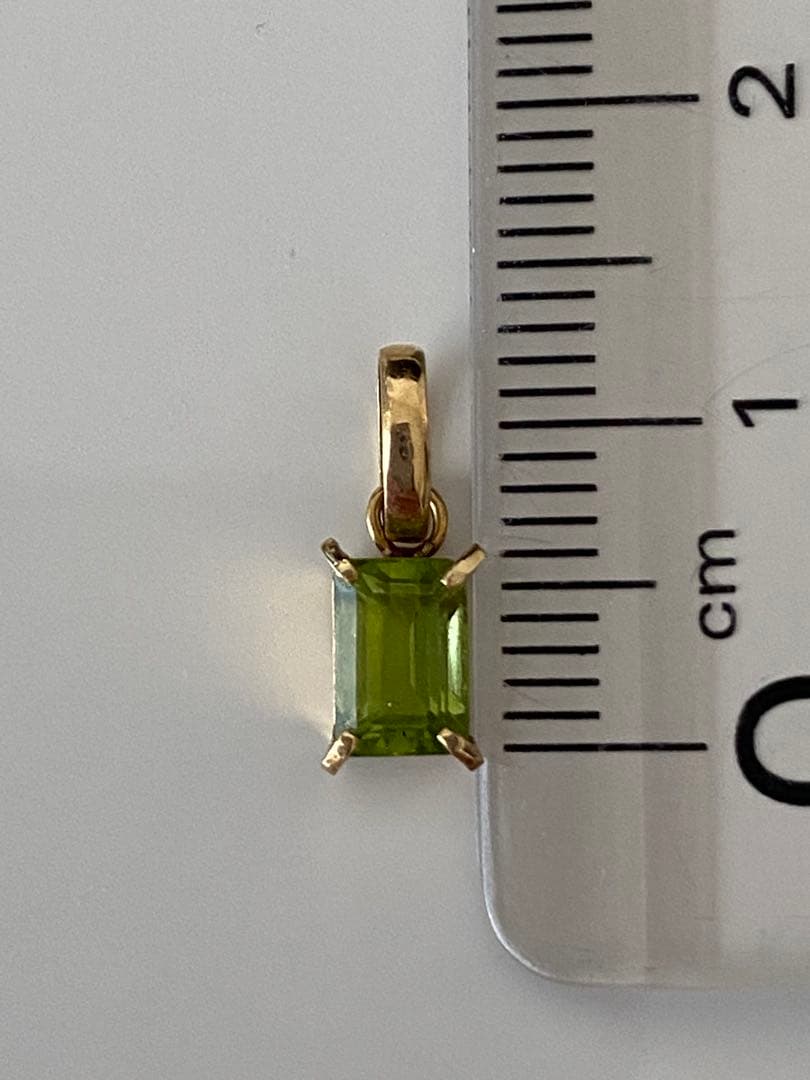 ペリドット ゴールド ペンダントトップ約1.3cm