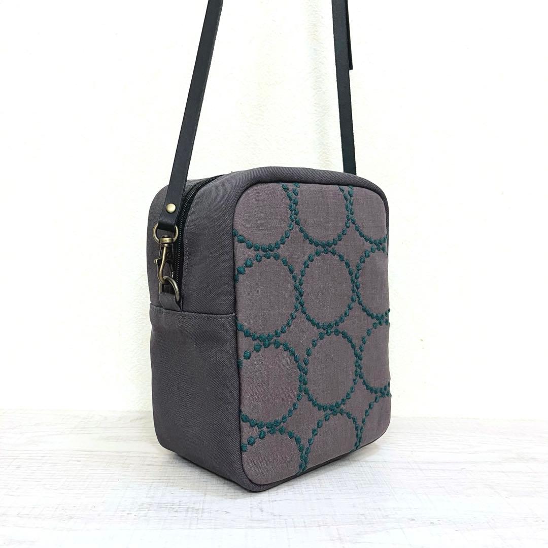 ミナペルホネン　ハンドメイド　四角いミニポシェット