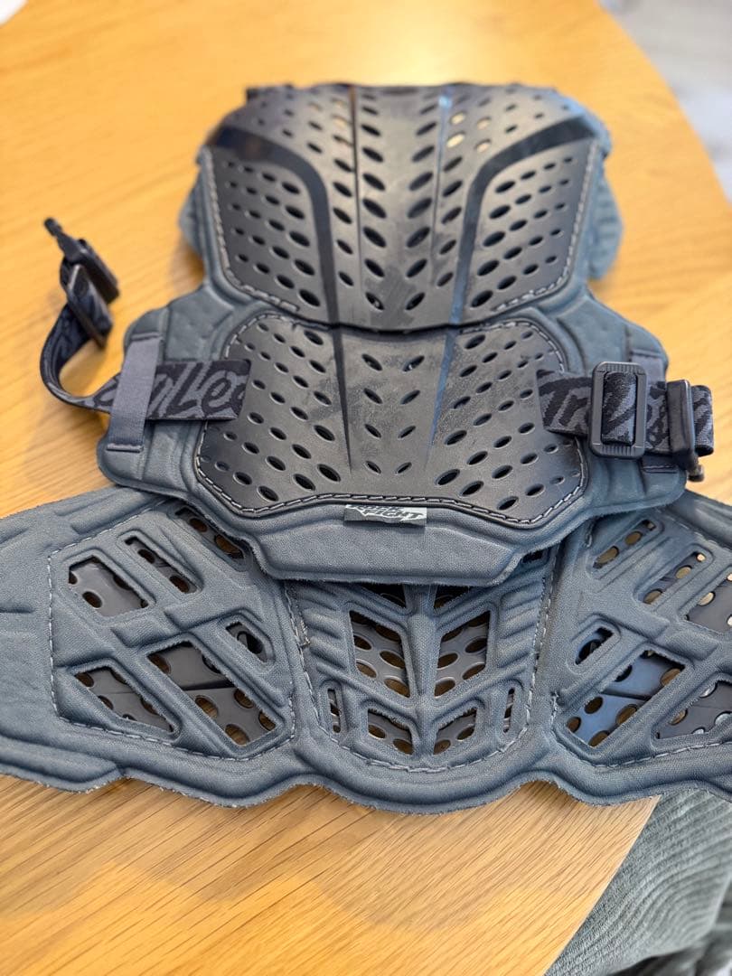 トロイリーデザイン プロテクター