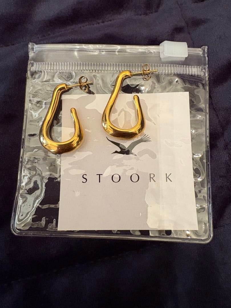 【ヘルシア】ピアス、ブラックコート