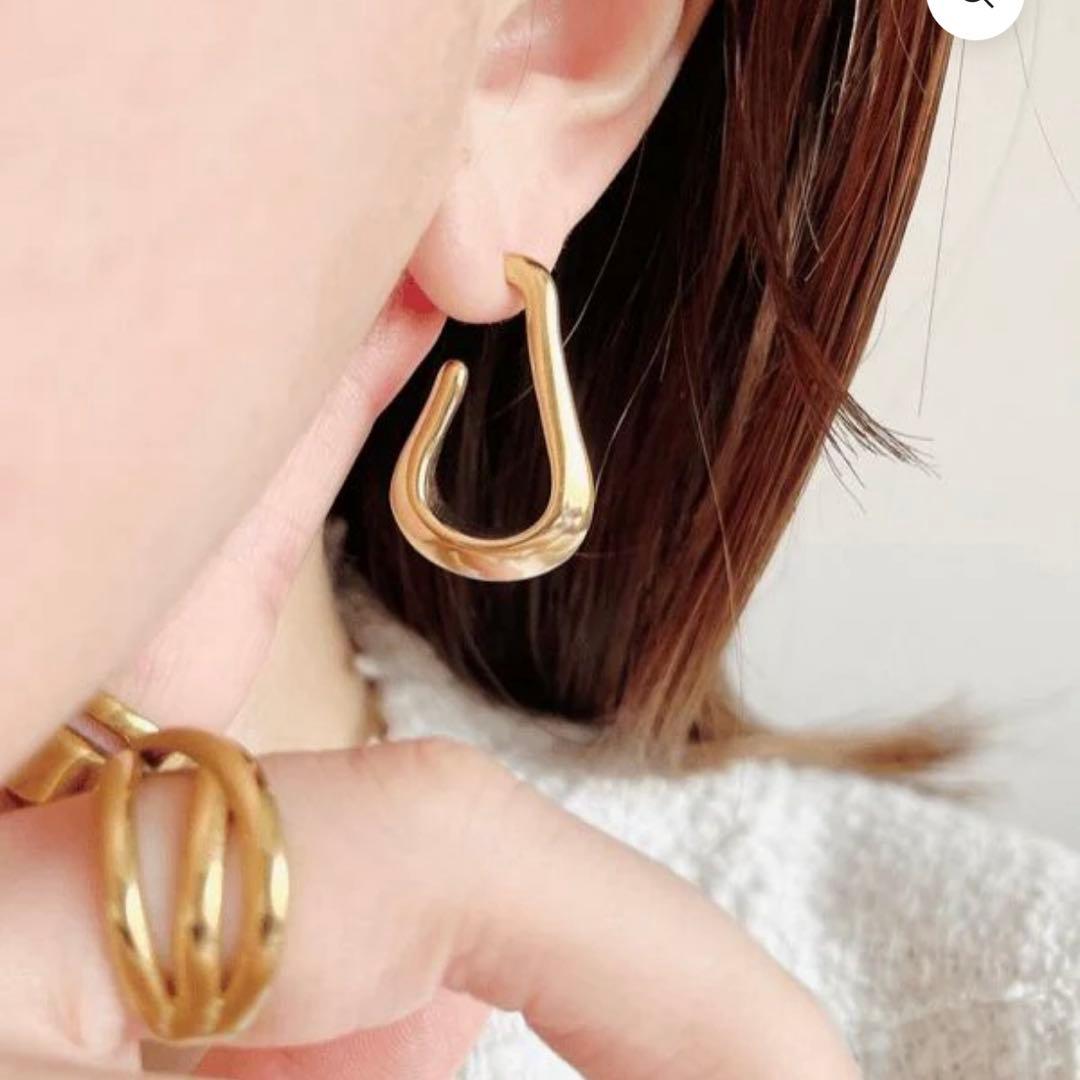 【ヘルシア】ピアス、ブラックコート