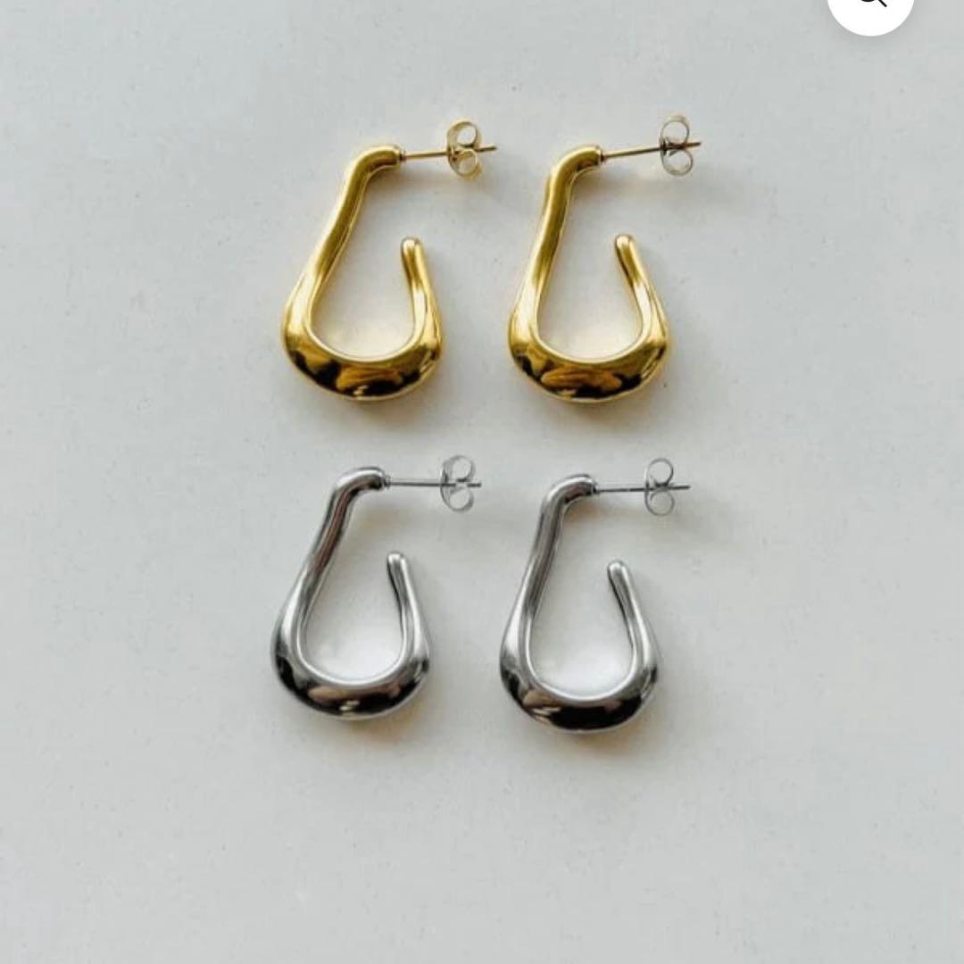 【ヘルシア】ピアス、ブラックコート