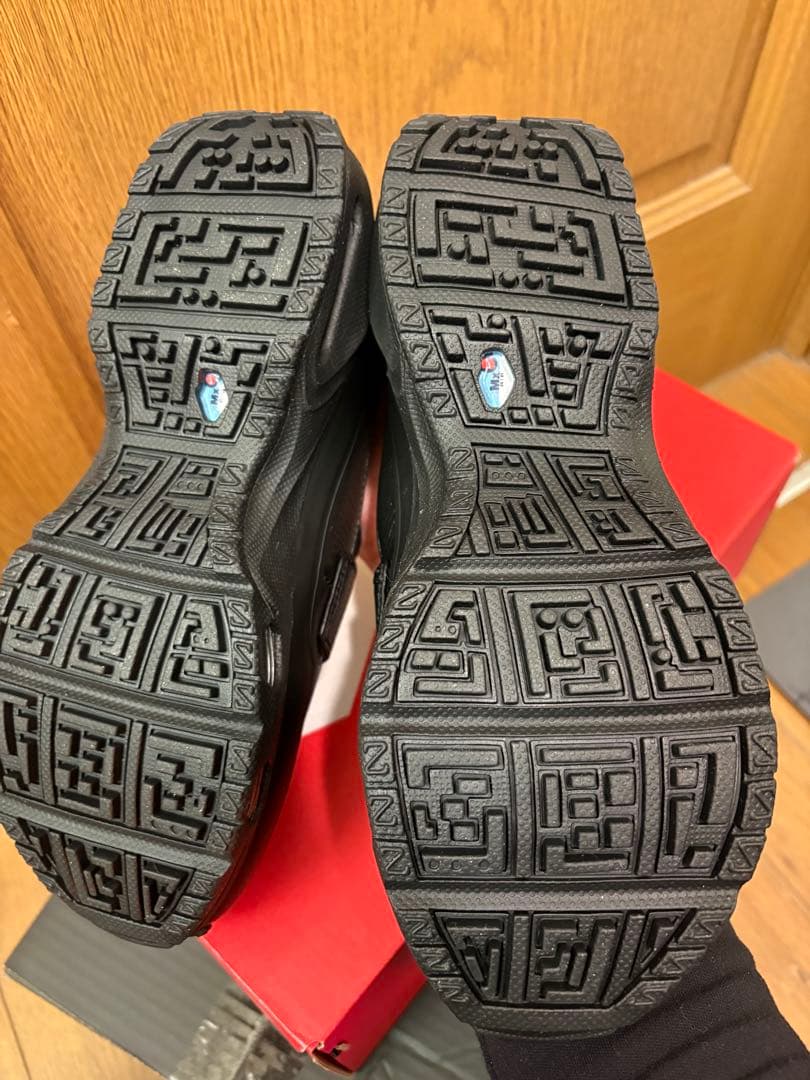 NIKE エアマックスフェノメナ 黒 24cm