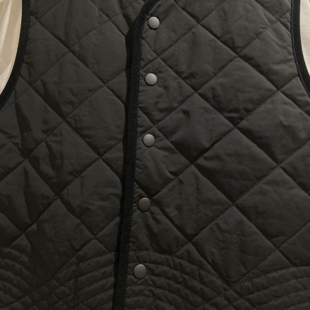毎日着回したいキルティングベスト　北欧暮らしの道具店　ブラック　よしいちひろ