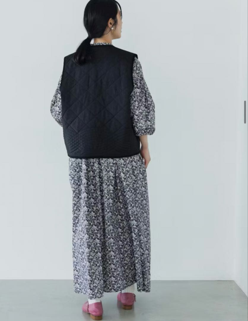 毎日着回したいキルティングベスト　北欧暮らしの道具店　ブラック　よしいちひろ