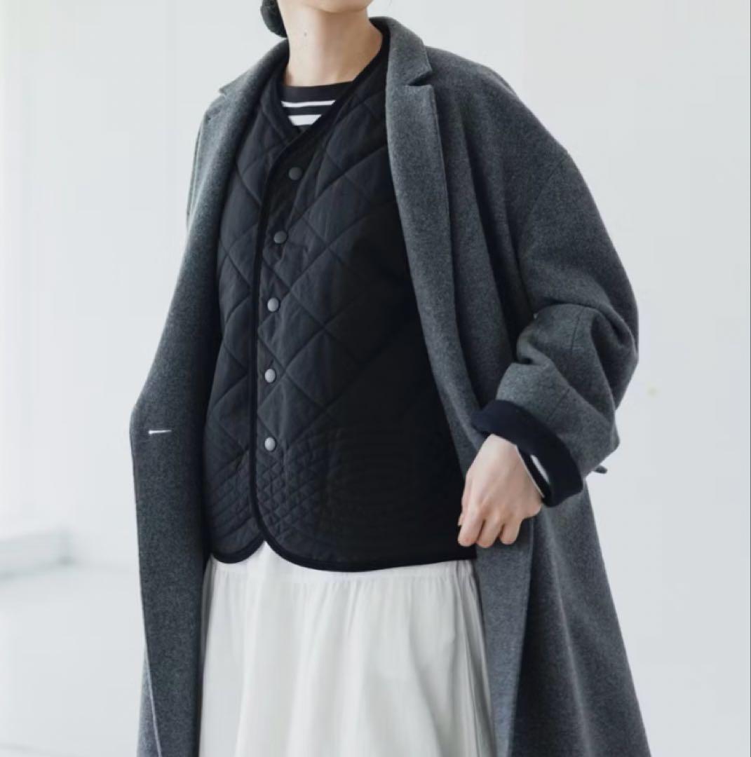毎日着回したいキルティングベスト　北欧暮らしの道具店　ブラック　よしいちひろ