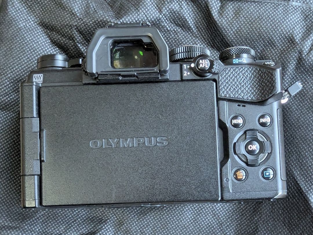 【美品】OLYMPUS OM-D E-M5 Mark III 本体　元箱付