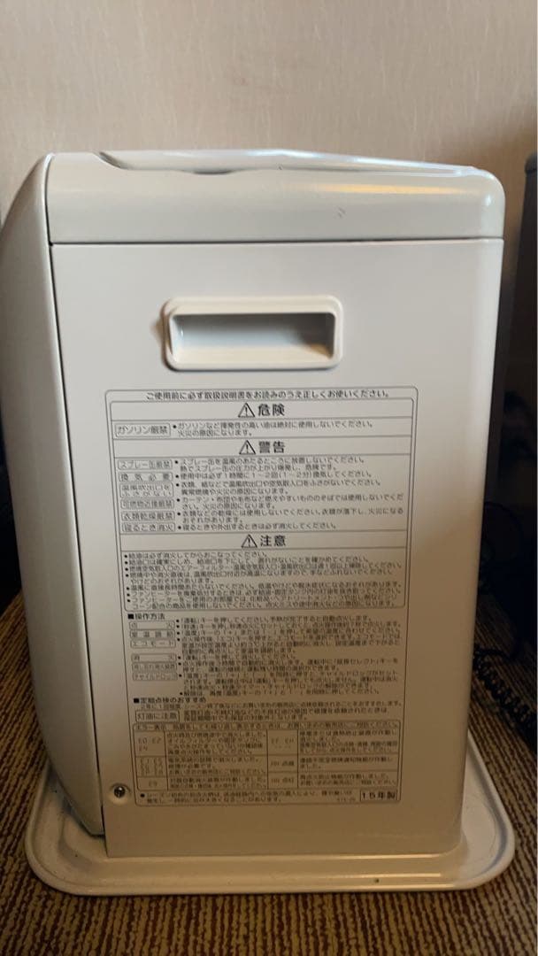 石油ファンヒーター デジタル表示付き