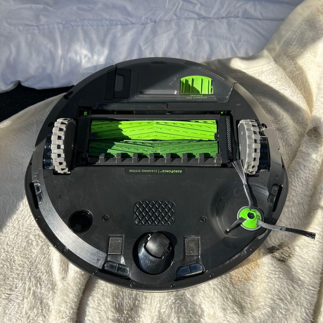 ト*ン様 ロボット掃除機本体 ブラック 充電スタンド付き　ROOMBA ｉ3