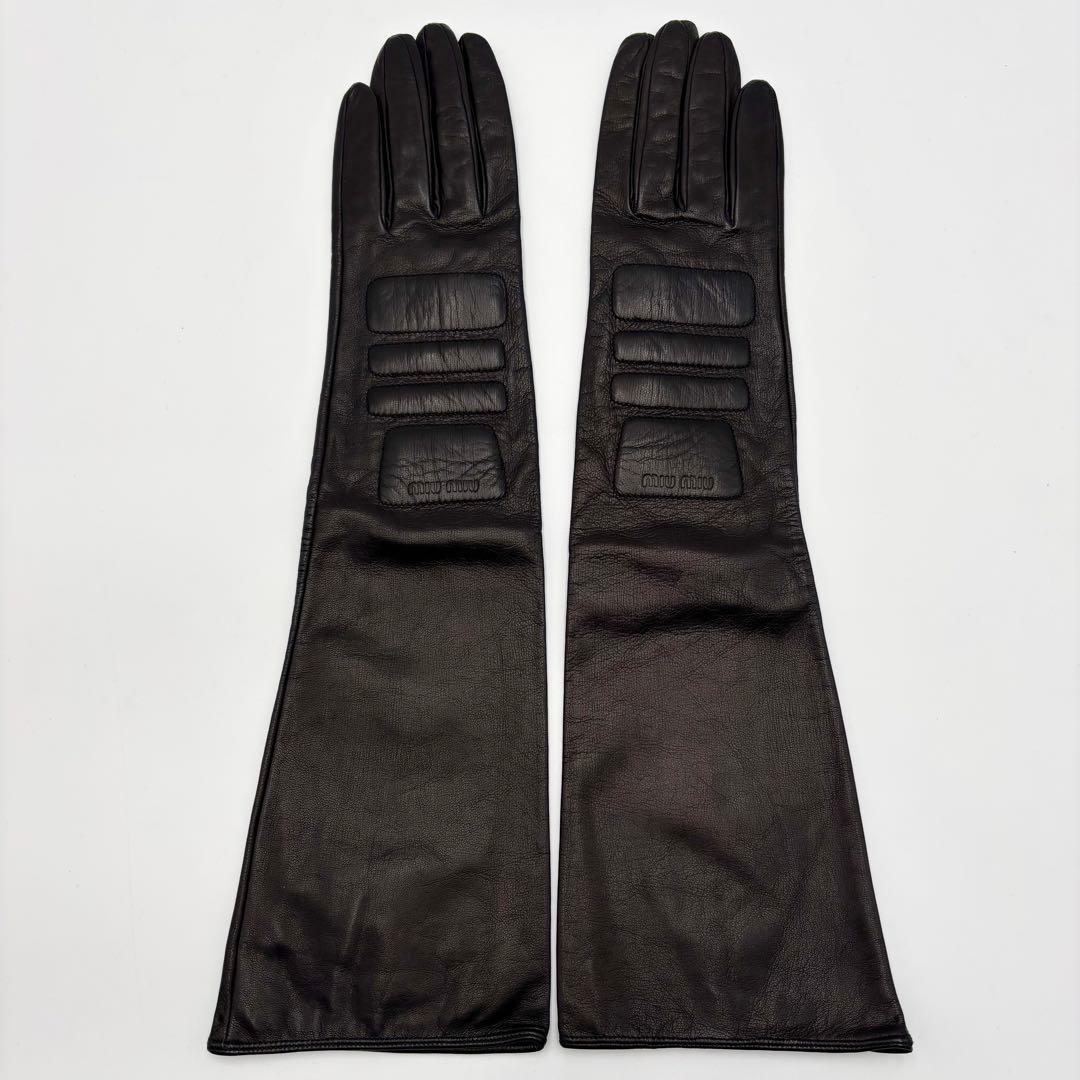 極美品 ミュウミュウ レザーグローブ アームカバー ロゴ型押し ブラック