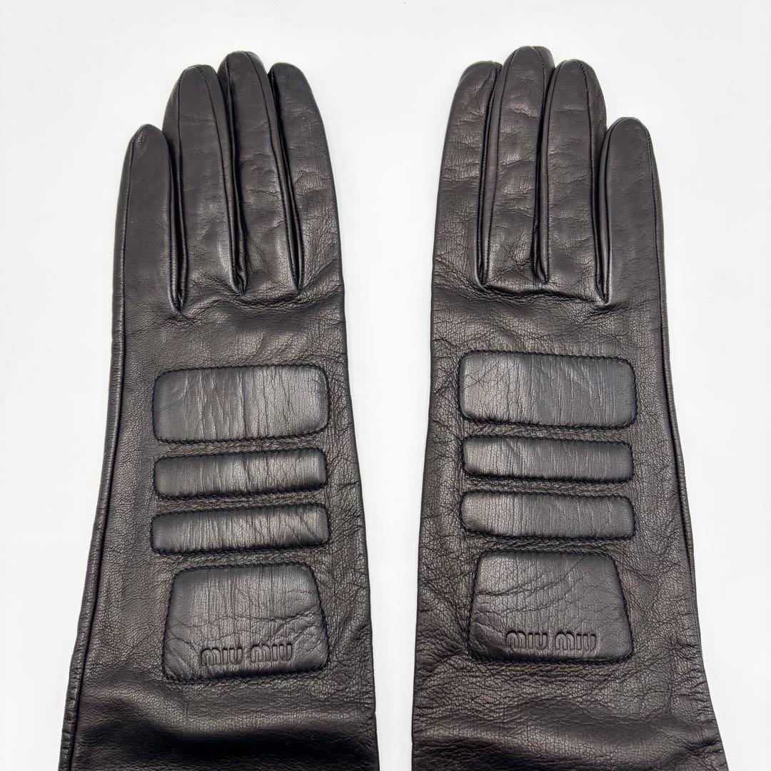 極美品 ミュウミュウ レザーグローブ アームカバー ロゴ型押し ブラック